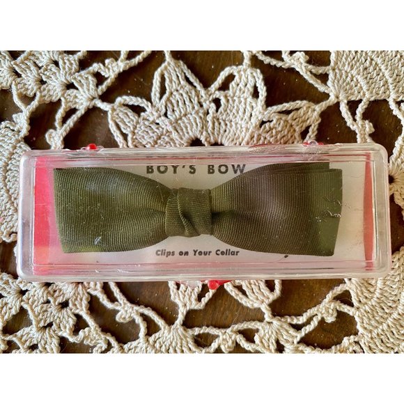 Vintage BOYS BOW TIE - Clip On - Olive Green  - Original Red Plastic Case - Picture 2 of 7